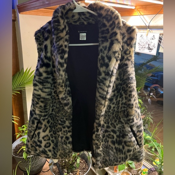 Leopard Print Vest - Picture 1 of 3